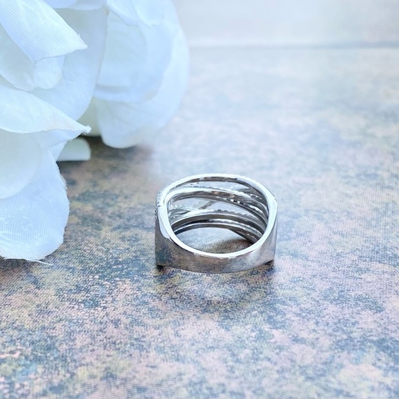 NWOT MACY’S 1 1/6 CT. T.W. CUBIC ZIRCONIA INTERLOCKING RING IN STERLING SILVER-6 - Picture 5 of 7
